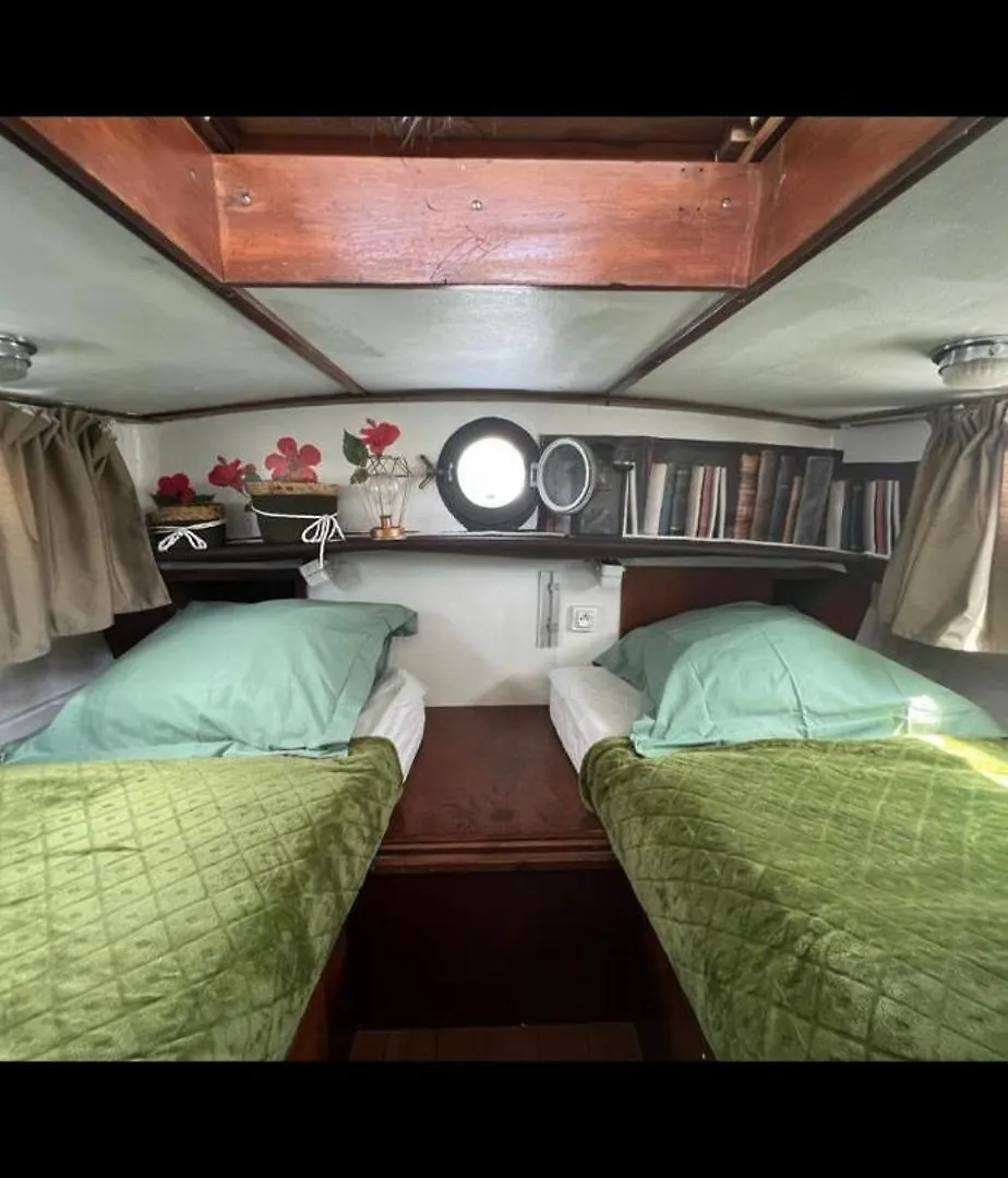 Hotel Bateau A Quai, Logement Atypique Chaleureux à Perros-Guirec Bateau-hôtel